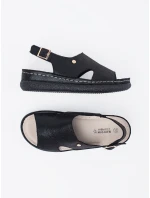 Trendy černé sandály dámské na plochém podpatku Trendy černé sandály dámské na plochém podpatku