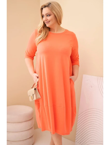 Dámská bavlněná šaty Plus Size s ohrnovacími rukávy a kapsami meruňková