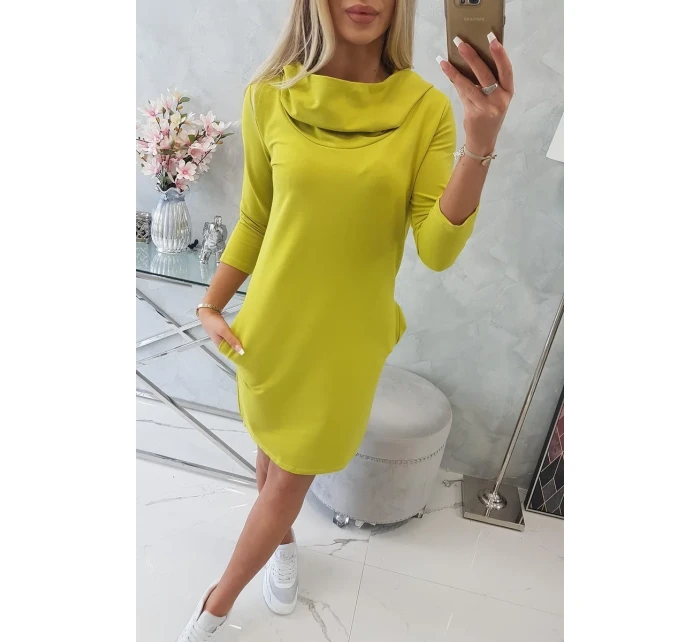 Šaty s kapucí a kapsami na kiwi Šaty s kapucí a kapsami na kiwi