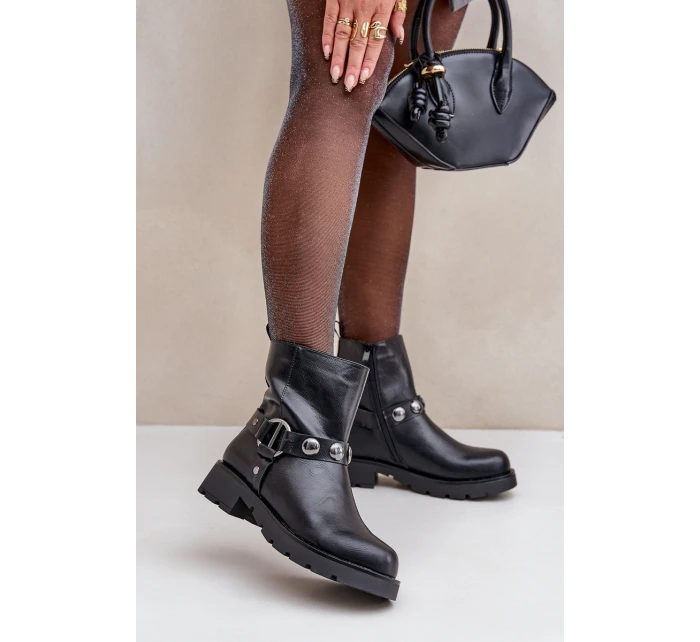 Boty Na Ploché Podpatky Z Ozdobnými Pásky Černé model 21680643 - EVENTO Boty Na Ploché Podpatky Z Ozdobnými Pásky Černé model 21680643 - EVENTO