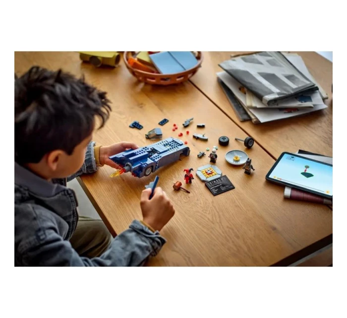 LEGO Super Heroes 76274 Batman s batmobilem vs. Harley Quinn a pan Freeze LEGO Super Heroes 76274 Batman s batmobilem vs. Harley Quinn a pan Freeze