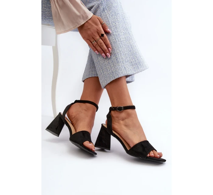 Dámské sandály na vysokém podpatku vyrobené z Eco Suede Black Upttima Dámské sandály na vysokém podpatku vyrobené z Eco Suede Black Upttima