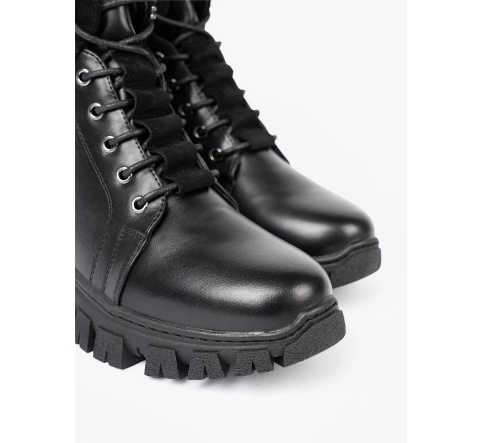 Pěkné dámské černé  kotníčkové boty platforma