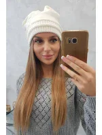 Dámská čepice Kaja model 18751589 ecru - K-Fashion Dámská čepice Kaja model 18751589 ecru - K-Fashion