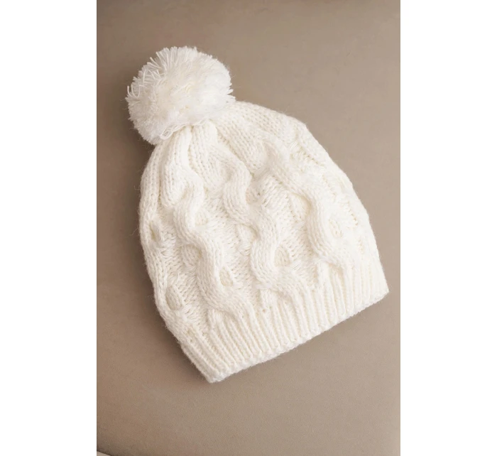 Dámská zimní čepice z vlny s hrubým copánkovým vzorem K458 bílá