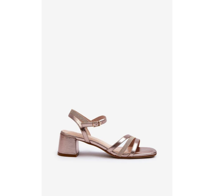 Dámské sandály na nízkém podpatku z ekokůže model 21659173 stříbrné - SERGIO LEONE