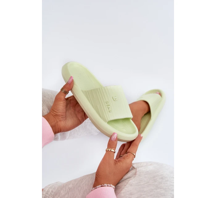 Dámské lehké zelené pěnové žabky model 21653091 - Boto Dámské lehké zelené pěnové žabky model 21653091 - Boto