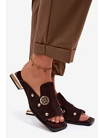 Semišové pantofle s zlatými ozdobami D&A model 22100293 Čokoládové - S.Barski Semišové pantofle s zlatými ozdobami D&A model 22100293 Čokoládové - S.Barski