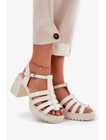 Dámské lakované kožené sandály na sloupku - světle béžové Vinceza Dámské lakované kožené sandály na sloupku - světle béžové Vinceza