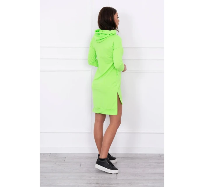 Šaty s delšími zády a barevným model 18742826 potiskem - K-Fashion Šaty s delšími zády a barevným model 18742826 potiskem - K-Fashion