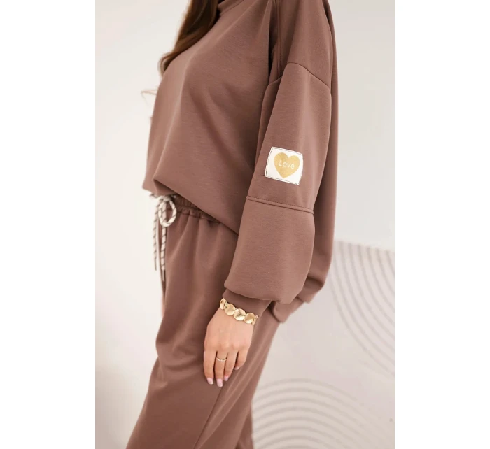 Dámský máslový komplet s volnou mikinou a kalhotami s nápisem LOVE čokoládový