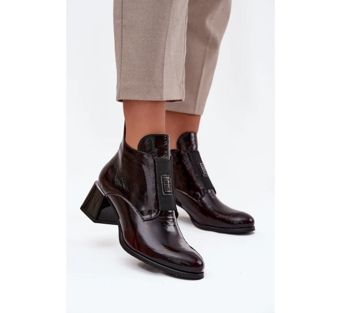 Kožené lakované kotníkové boty na klínku s ozdobným detailem zateplené Zazoo 60560 bordó
