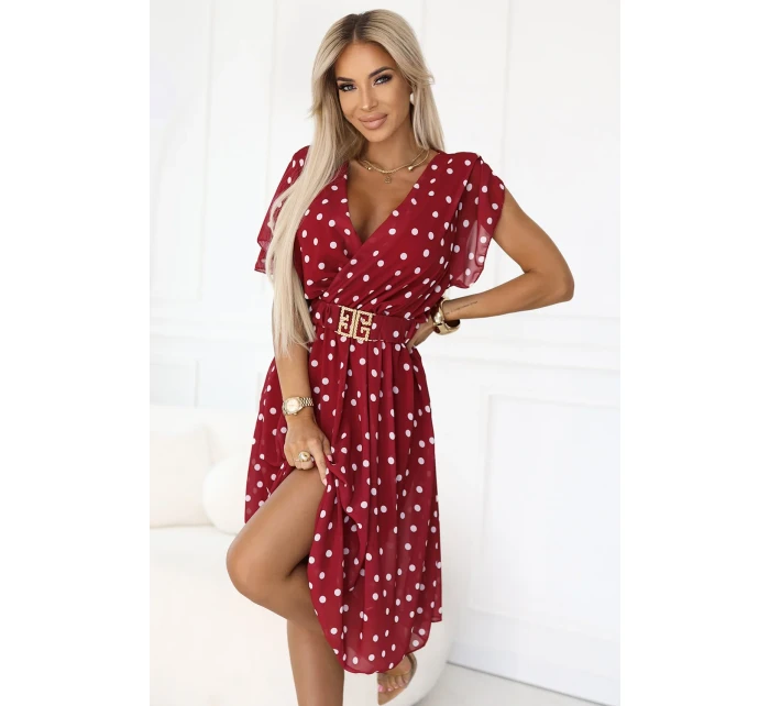 604-1 Smyslné bílé hráškové šaty s obálkovým výstřihem a ozdobným páskem - vínové