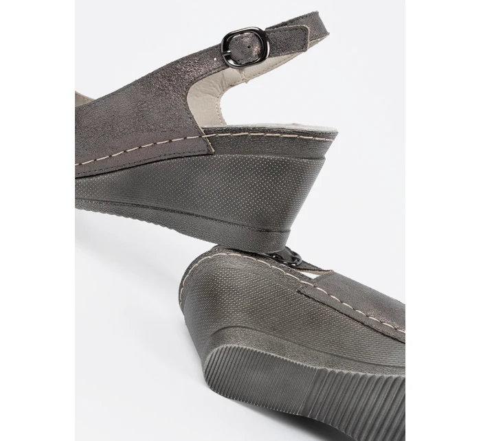 Moderní šedo-stříbrné sandály dámské na klínku Moderní šedo-stříbrné sandály dámské na klínku