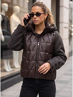 Kurtka damska zimowa pikowana z kapturem brązowa model 22350691 - FashionStreet Kurtka damska zimowa pikowana z kapturem brązowa model 22350691 - FashionStreet