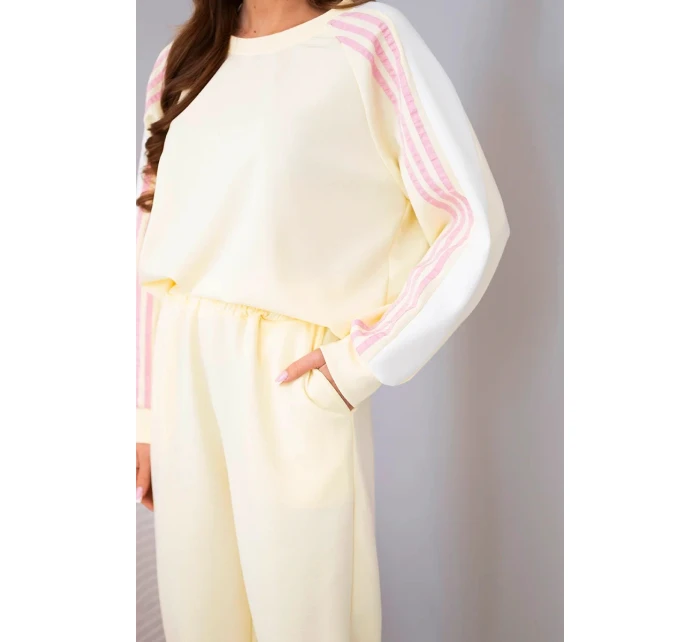 Dámský máslový komplet s lampasem a model 22015438 žlutý - K-Fashion