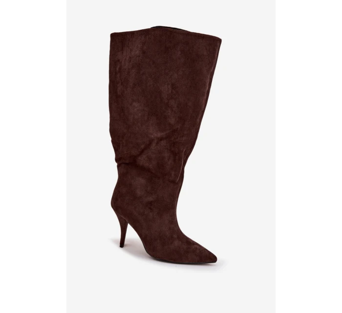 Vklouzávací dámské kozačky na jehlovém podpatku z eko semiše čokoládové Noretta Vklouzávací dámské kozačky na jehlovém podpatku z eko semiše čokoládové Noretta