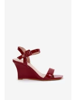 Lakované Dámské Sandály Na Klínu Bordové model 21689005 - Boto Lakované Dámské Sandály Na Klínu Bordové model 21689005 - Boto