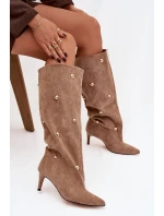 Nazouvací dámské kozačky na podpatku se zlatými ozdobami béžové model 21757806 - Boto