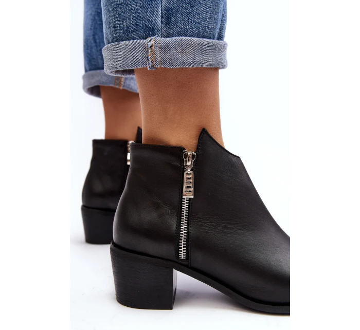 Kožené dámské kotníčkové boty na sloupku s nízkým svrškem a zipy černé Annaja Kožené dámské kotníčkové boty na sloupku s nízkým svrškem a zipy černé Annaja