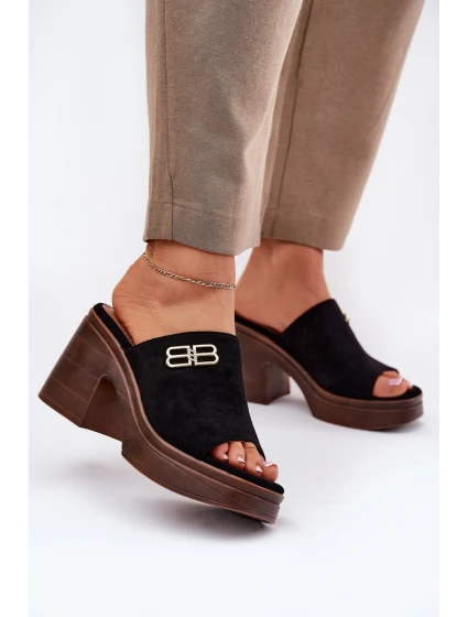 Dámské Pantofle Na Podpatku Se Zlatým Detalem  Černé model 21695426 - VINCEZA