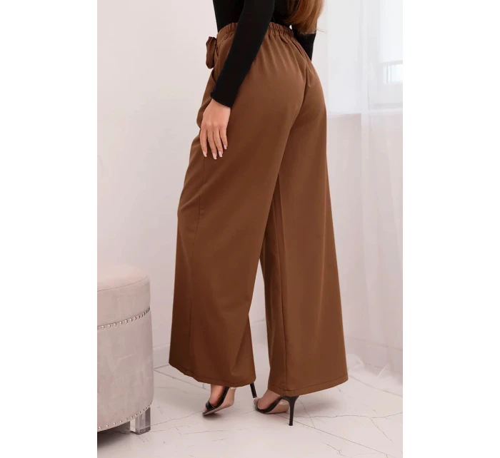 Dámské kalhoty elegantní se širokou nohavicí a ozdobným květem světle hnědé Dámské kalhoty elegantní se širokou nohavicí a ozdobným květem světle hnědé