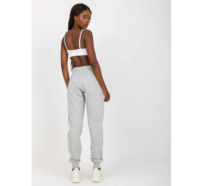 B 005 tepláky.04X šedá