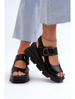 Dámské sandály na klínku a platformě z eko kůže, černá triaola Dámské sandály na klínku a platformě z eko kůže, černá triaola