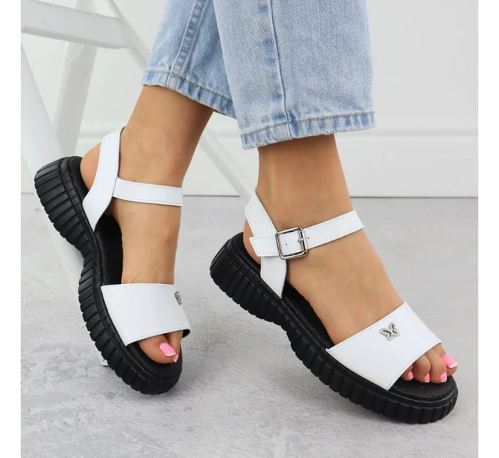 Dámské kožené sandály na hrubé podrážce s motýlím vzorem bílé Filippo DS6811 Dámské kožené sandály na hrubé podrážce s motýlím vzorem bílé Filippo DS6811