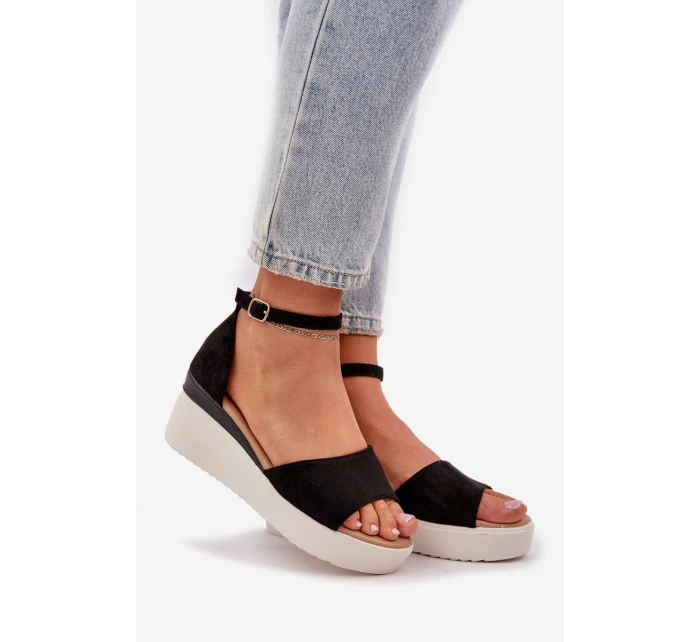 Lehké sandály na platformě a s jemným černé model 21684676 - Boto