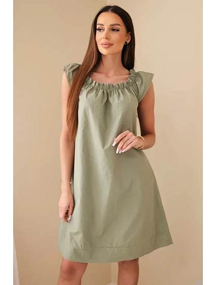 Dámské bavlněné šaty s model 22079481 výstřihem a volánem khaki - K-Fashion