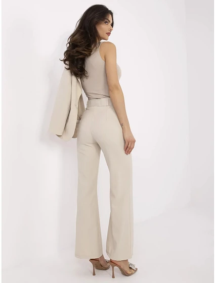 Kalhoty DHJ SP model 20969403 světle béžové - FPrice Kalhoty DHJ SP model 20969403 světle béžové - FPrice