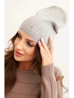 Dámská čepice s proužkem a ozdobným knoflíkem s přídavkem vlny a modalu šedá Dámská čepice s proužkem a ozdobným knoflíkem s přídavkem vlny a modalu šedá