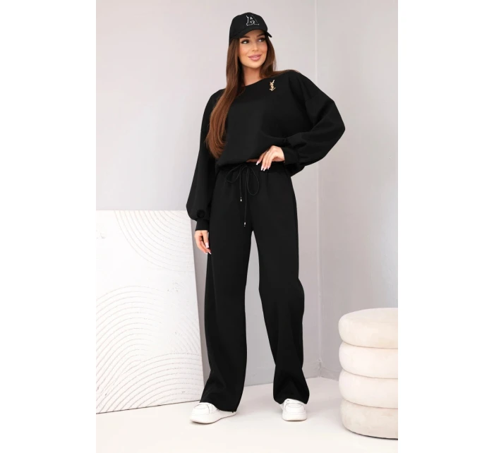 Dámský komplet máslová mikina s broží a kalhoty s rovnými nohavicemi černý