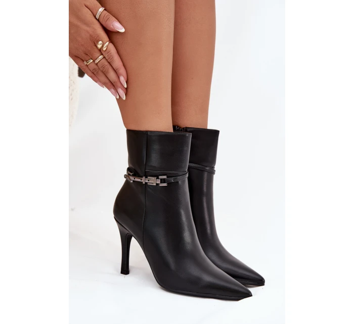 Dámské kotníkové boty na podpatku s páskem a vyhřívané černé model 21710807 - Boto Dámské kotníkové boty na podpatku s páskem a vyhřívané černé model 21710807 - Boto