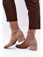 Dámské kotníkové boty na podpatku typu Khaki model 22320781 - Boto Dámské kotníkové boty na podpatku typu Khaki model 22320781 - Boto