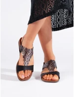 Moderní černé sandály dámské na plochém podpatku Moderní černé sandály dámské na plochém podpatku