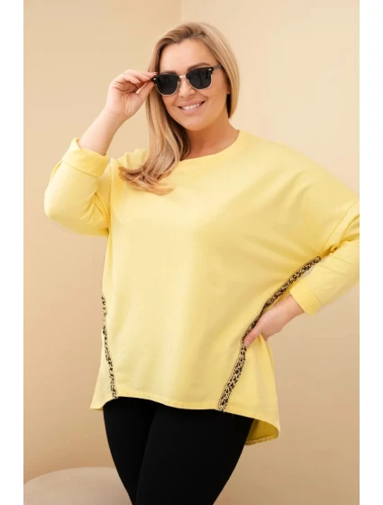 Dámská blůza Plus Size bavlněná s ohrnovacími rukávy a lampasem v leopardím vzoru žlutý