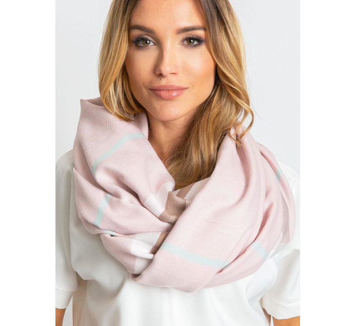 Světle růžový šátek s třásněmi