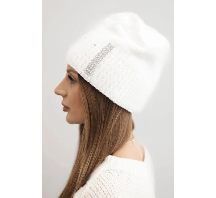 Dámská zimní čepice vlněná s krystaly K453 bílá Dámská zimní čepice vlněná s krystaly K453 bílá