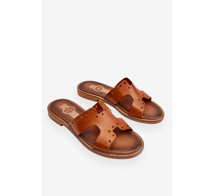 model 21617405 Dámské žabky s ozdobnými výřezy hnědé - Zazoo