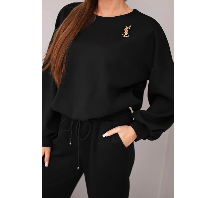 Dámský komplet máslová mikina s broží a kalhoty s rovnými nohavicemi černý