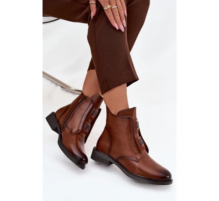 Dámské boty s izolací na nízkém podpatku s ozdobami hnědé model 21712145 - EVENTO Dámské boty s izolací na nízkém podpatku s ozdobami hnědé model 21712145 - EVENTO