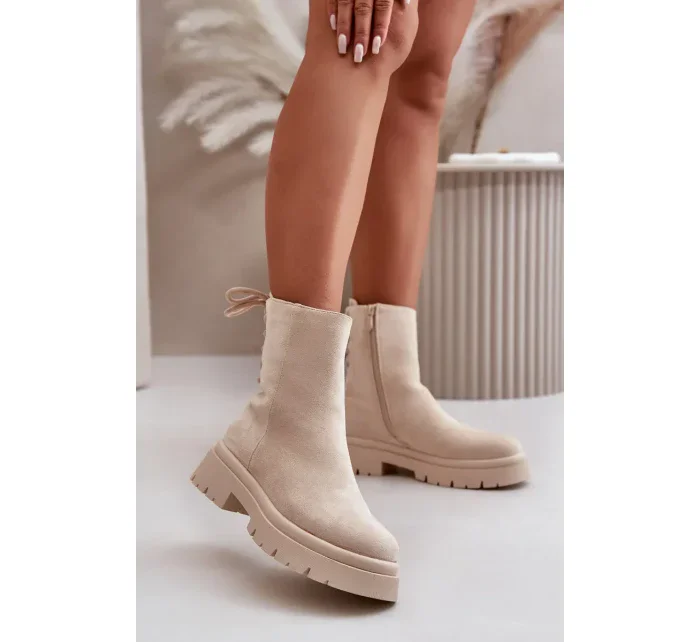 Semišové kotníkové boty na plochém podpatku šněrovací béžové model 20712785 - Kesi Semišové kotníkové boty na plochém podpatku šněrovací béžové model 20712785 - Kesi