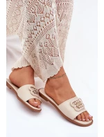 Plné dámské sandály s ozdobným detailem béžové model 21699578 - Boto Plné dámské sandály s ozdobným detailem béžové model 21699578 - Boto