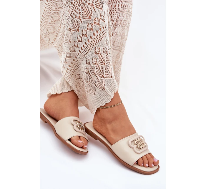 Plné dámské sandály s ozdobným detailem béžové model 21699578 - Boto Plné dámské sandály s ozdobným detailem béžové model 21699578 - Boto