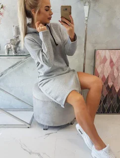 Šaty s kapucí a bočním rozparkem šedé