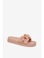 Dámské Pantofle S Mašlí A Zlatou Broží Černé Lynara Dámské Pantofle S Mašlí A Zlatou Broží Černé Lynara