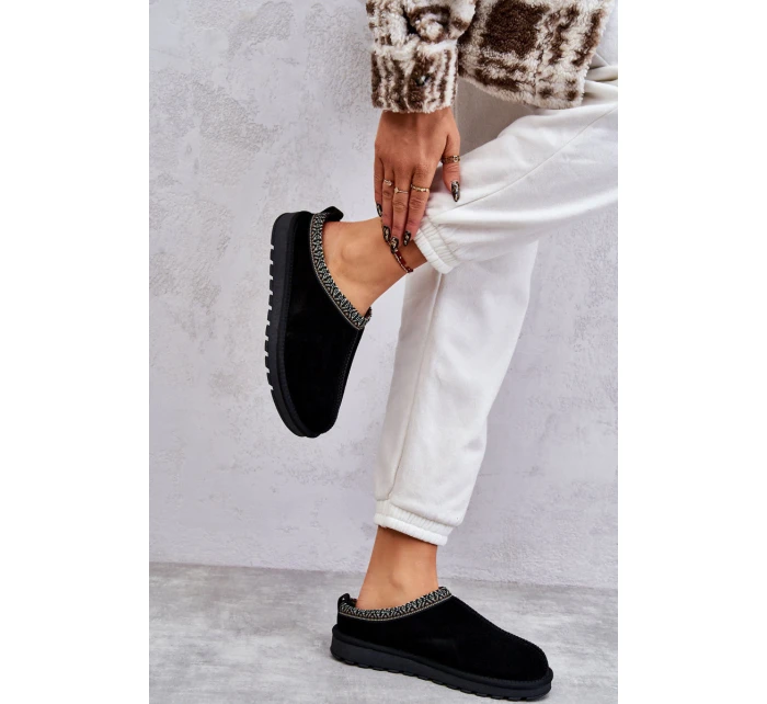 Dámské semišové pantofle s kožíškem černá model 21607416 - Boto