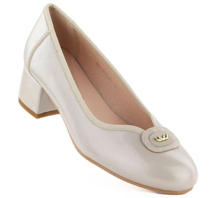 Dámské semišové zateplené ažurové boty khaki Potocki model 22014954 Dámské semišové zateplené ažurové boty khaki Potocki model 22014954